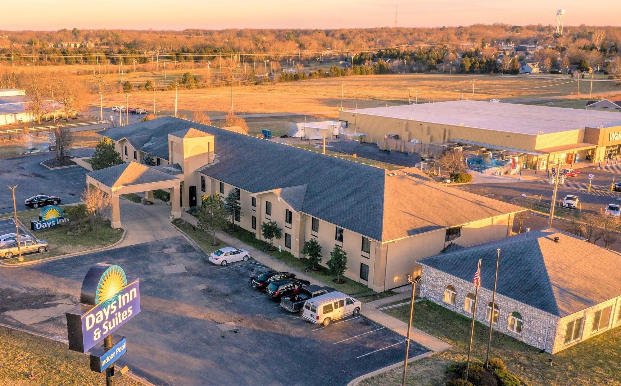 Days Inn & Suites By Wyndham Cuba Exterior photo