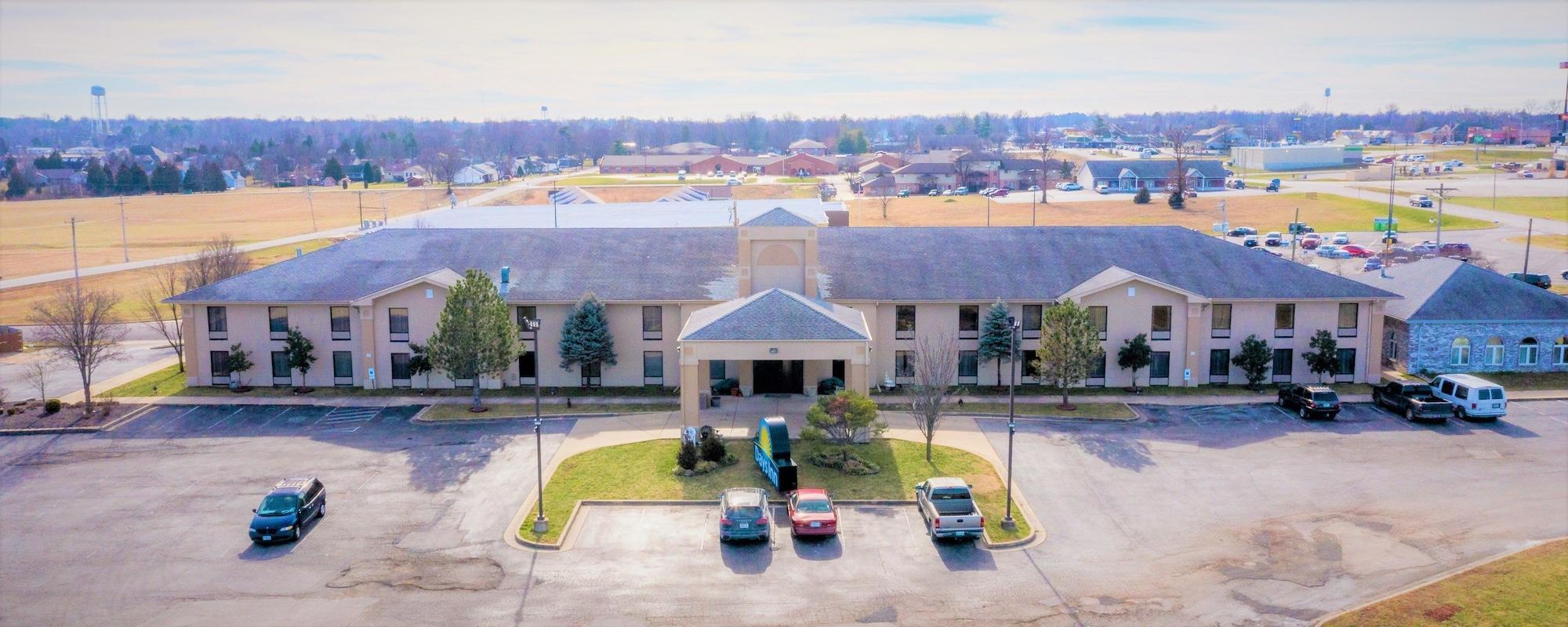 Days Inn & Suites By Wyndham Cuba Exterior photo