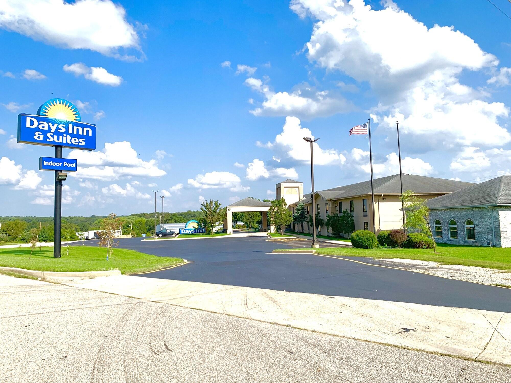 Days Inn & Suites By Wyndham Cuba Exterior photo