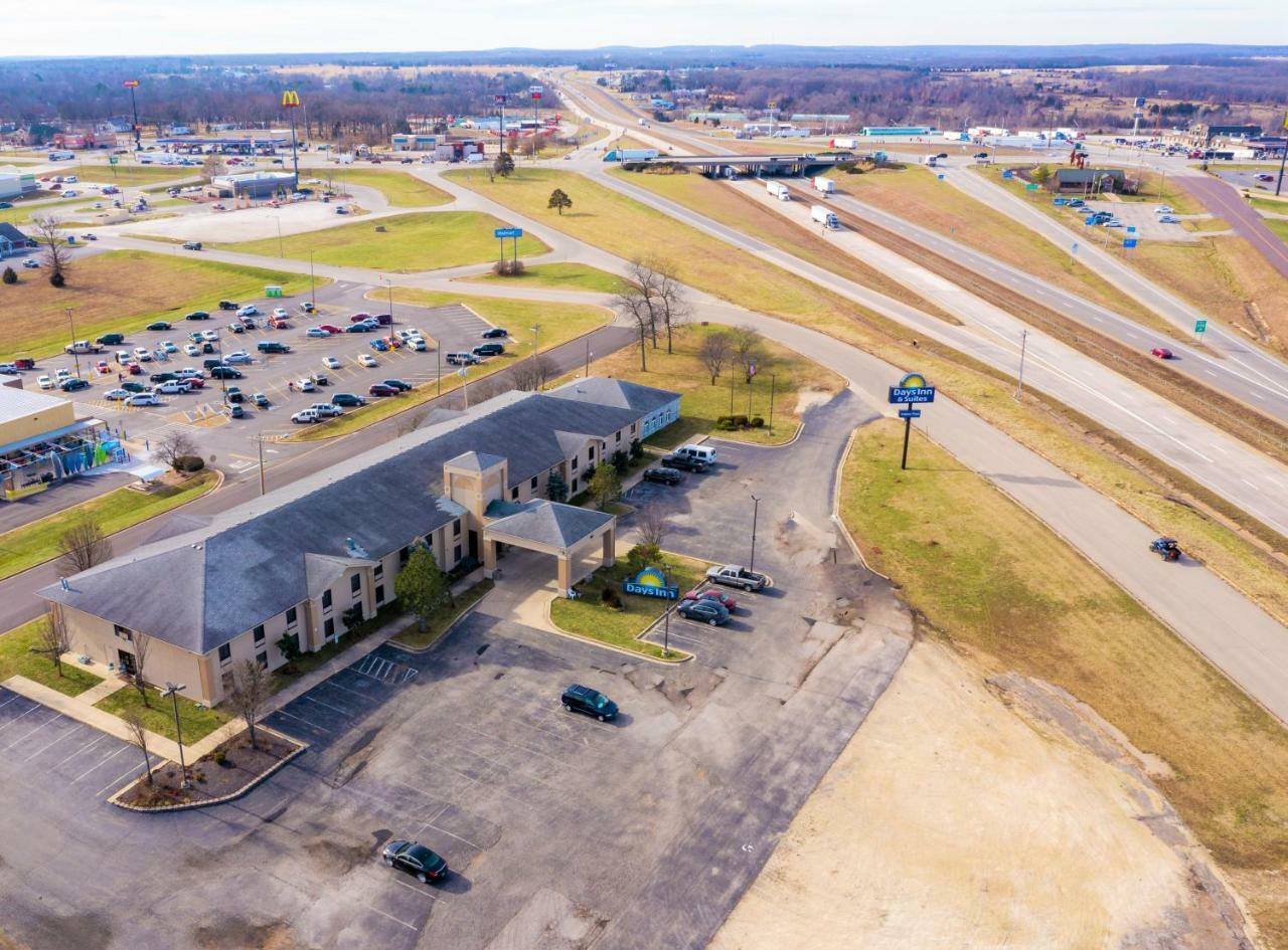 Days Inn & Suites By Wyndham Cuba Exterior photo